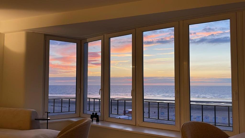 Appartement Zeedijk Oostduinkerke Frontaal Zeezicht - Volledig Gerenoveerd 2022! Extérieur photo