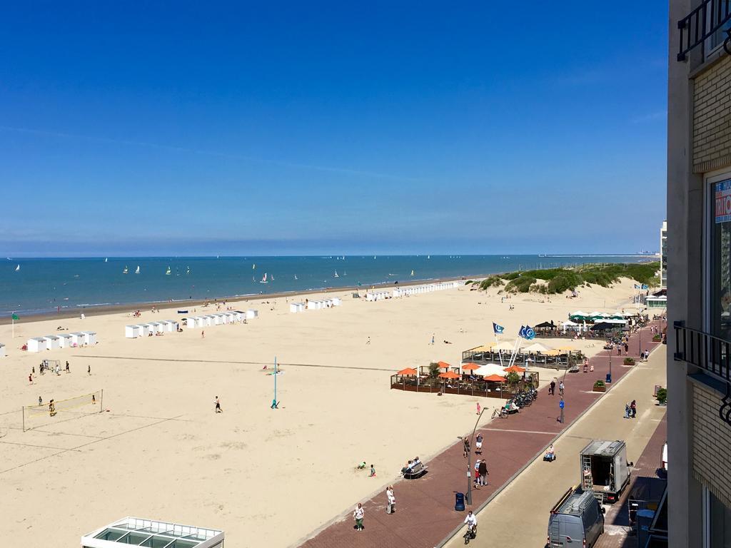 Appartement Zeedijk Oostduinkerke Frontaal Zeezicht - Volledig Gerenoveerd 2022! Extérieur photo